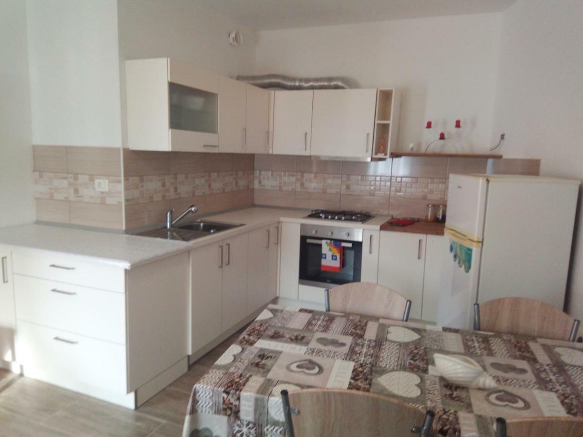 Apartmaji Matazin Črni Kal Exterior foto