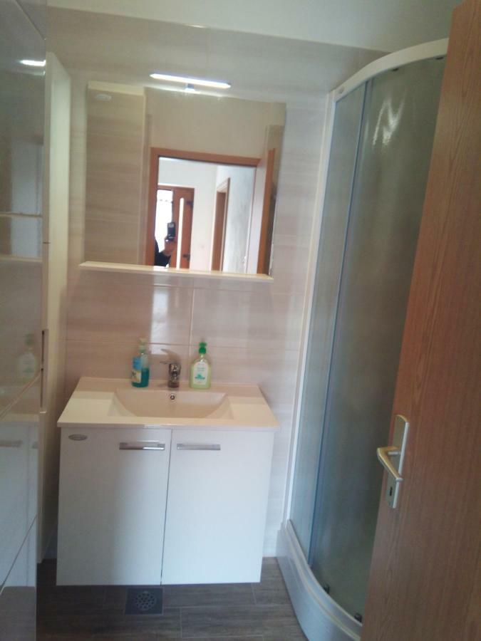 Apartmaji Matazin Črni Kal Exterior foto