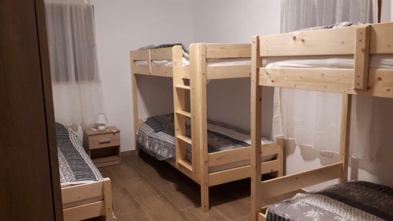 Apartmaji Matazin Črni Kal Exterior foto